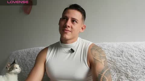 muscle_king_cum online show from July 24, 1:42 pm