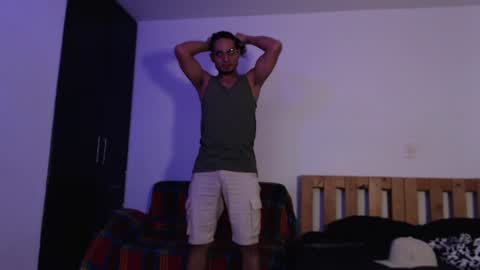 Snapshot of muscle_man1 chatting on July 7, 2:25 am Mike online show from July 7, 2:25 am