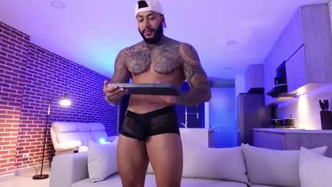 Snapshot of muscle_man19 chatting on November 4, 11:09 am Nick online show from November 4, 11:09 am