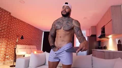 Snapshot of muscle_man19 chatting on November 27, 1:13 pm Nick online show from November 27, 1:13 pm