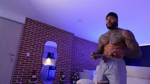 Snapshot of muscle_man19 chatting on December 16, 12:43 pm Nick online show from December 16, 12:43 pm