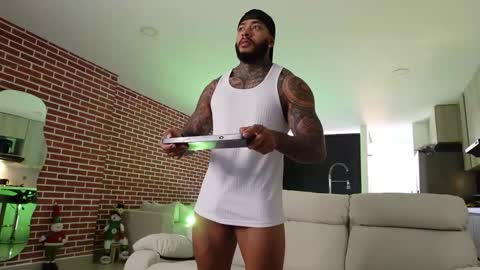 Snapshot of muscle_man19 chatting on December 20, 12:56 pm Nick online show from December 20, 12:56 pm