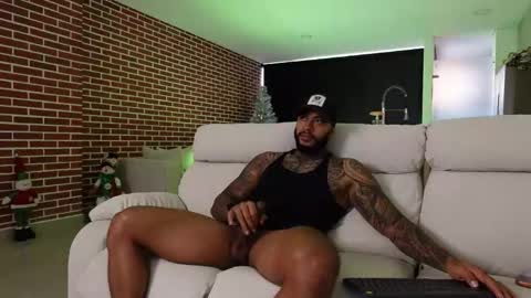 Snapshot of muscle_man19 chatting on December 22, 12:24 pm Nick online show from December 22, 12:24 pm
