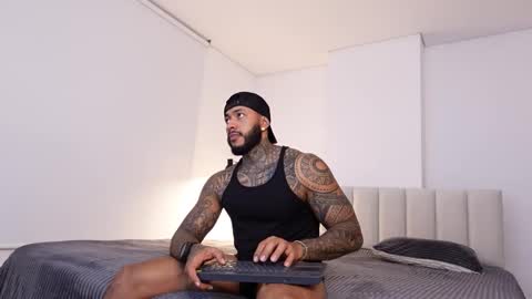 Snapshot of muscle_man19 chatting on January 7, 12:46 am Nick online show from January 7, 12:46 am
