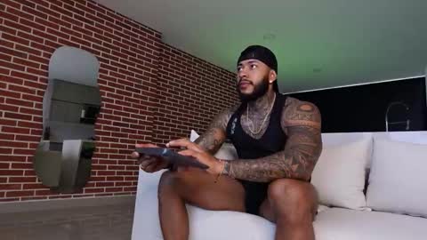 Snapshot of muscle_man19 chatting on January 8, 12:29 pm Nick online show from January 8, 12:29 pm