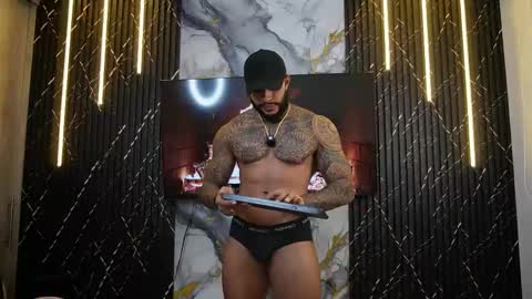 Snapshot of muscle_man19 chatting on May 14, 5:14 am Nick online show from May 14, 5:14 am