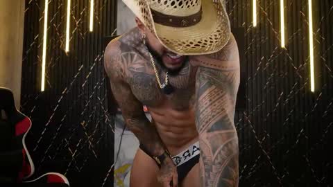 Snapshot of muscle_man19 chatting on May 16, 5:26 am Nick online show from May 16, 5:26 am