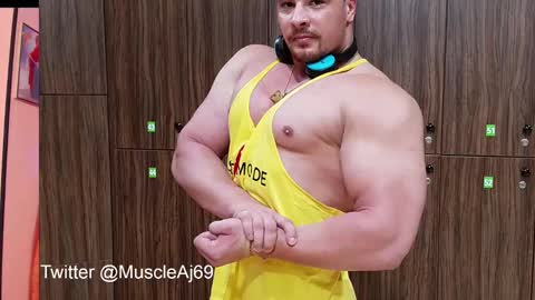 Snapshot of muscleaj69 chatting on December 11, 6:20 pm AJ online show from December 11, 6:20 pm