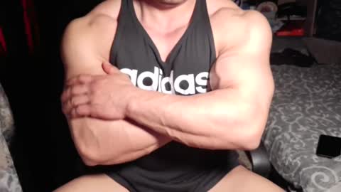 Snapshot of musclebredon chatting on April 19, 7:05 pm BRENDON online show from April 19, 7:05 pm