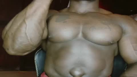 Snapshot of musclegodsammy23 chatting on July 16, 2:28 am musclegod23 online show from July 16, 2:28 am