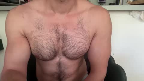 Snapshot of musclehair3 chatting on May 26, 8:43 am musclehair3 online show from May 26, 8:43 am