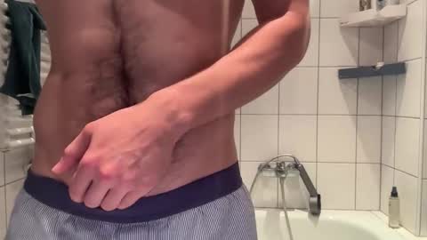 Snapshot of musclehair3 chatting on June 5, 8:20 am musclehair3 online show from June 5, 8:20 am
