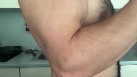 Snapshot of musclehair3 chatting on June 6, 8:52 am musclehair3 online show from June 6, 8:52 am