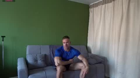 Snapshot of muscularfriend chatting on June 21, 1:41 am Ivan online show from June 21, 1:41 am