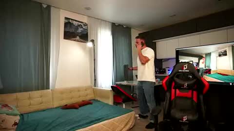 Snapshot of muscularfriend chatting on June 24, 3:11 pm Ivan online show from June 24, 3:11 pm