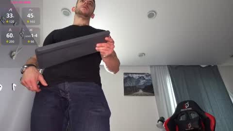 Snapshot of muscularfriend chatting on July 20, 10:18 am Ivan online show from July 20, 10:18 am