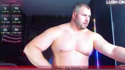 Snapshot of muscularjohnforu chatting on January 30, 7:04 pm click icon for peach online show from January 30, 7:04 pm