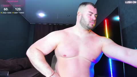 Snapshot of muscularjohnforu chatting on February 15, 2:33 pm click icon for peach online show from February 15, 2:33 pm