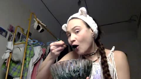 Snapshot of muse_online chatting on February 11, 4:24 pm Muse Ali online show from February 11, 4:24 pm