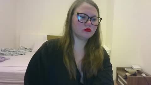 musechic_wild online show from August 1, 6:40 pm