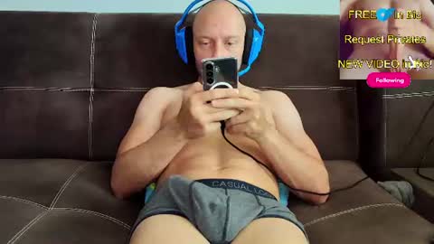 Snapshot of mushroomcouch chatting on July 14, 7:46 am mushroomcouch online show from July 14, 7:46 am