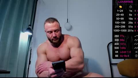 Snapshot of musscle_king chatting on February 7, 10:30 am Artemius online show from February 7, 10:30 am