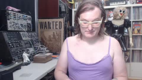 Snapshot of muziknerd chatting on March 22, 7:12 am Muziknerd online show from March 22, 7:12 am