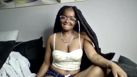 Snapshot of mwana69 chatting on April 23, 10:45 pm mwana69 online show from April 23, 10:45 pm