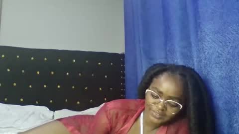 Snapshot of mwana69 chatting on May 19, 12:05 am mwana69 online show from May 19, 12:05 am