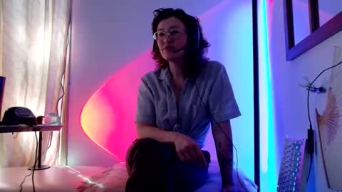 Snapshot of mx_anouk_divine chatting on April 5, 9:23 pm Mx. Anouk Divine online show from April 5, 9:23 pm