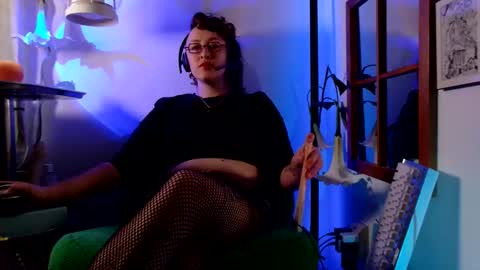 Snapshot of mx_anouk_divine chatting on June 1, 10:55 pm Mx. Anouk Divine online show from June 1, 10:55 pm