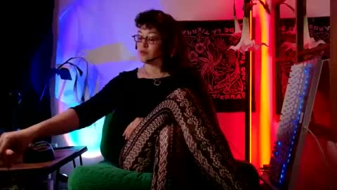 Snapshot of mx_anouk_divine chatting on June 10, 2:01 am Mx. Anouk Divine online show from June 10, 2:01 am