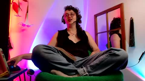 Snapshot of mx_anouk_divine chatting on July 4, 4:46 pm Mx. Anouk Divine online show from July 4, 4:46 pm