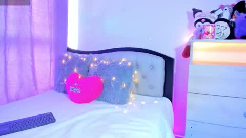 my_aleja_ online show from February 12, 1:17 pm