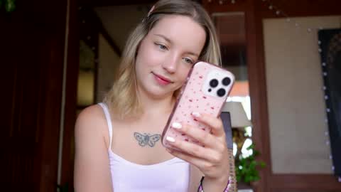Snapshot of my_mia_ chatting on April 28, 4:39 am MIA I will be here Monday Wednesday Thursday Saturday online show from April 28, 4:39 am