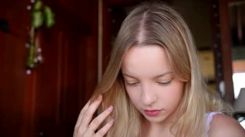 Snapshot of my_mia_ chatting on April 29, 7:34 am MIA I will be here Monday Wednesday Thursday Saturday online show from April 29, 7:34 am