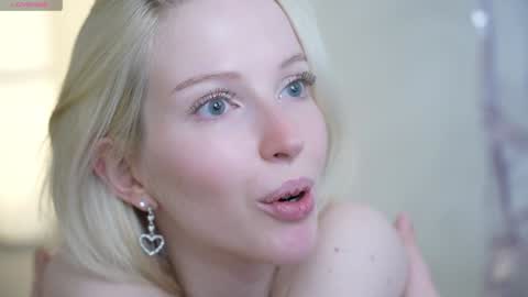 STELLA  Im here today online show from December 20, 10:00 pm