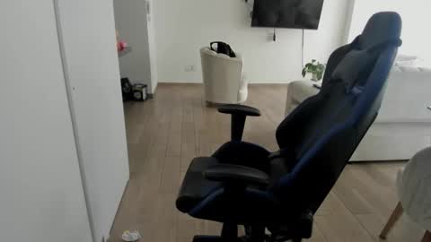 Snapshot of myboss_ chatting on October 9, 5:55 pm myboss_ online show from October 9, 5:55 pm