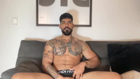 Snapshot of myke_esthetic chatting on December 10, 4:02 am Myke esthetic online show from December 10, 4:02 am