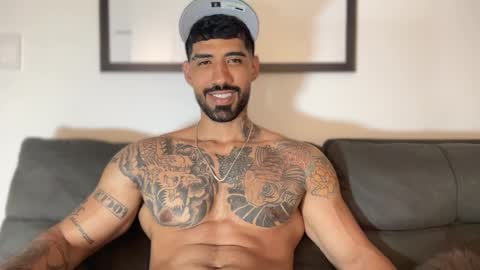 Snapshot of myke_esthetic chatting on December 11, 3:35 am Myke esthetic online show from December 11, 3:35 am