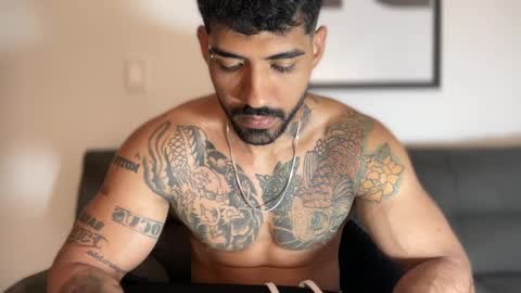 Snapshot of myke_esthetic chatting on January 2, 2:33 am Myke esthetic online show from January 2, 2:33 am