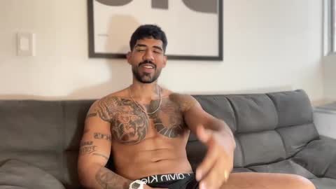 Snapshot of myke_esthetic chatting on January 3, 10:19 pm Myke esthetic online show from January 3, 10:19 pm