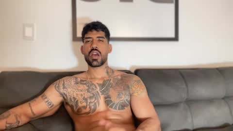 Snapshot of myke_esthetic chatting on January 4, 1:21 am Myke esthetic online show from January 4, 1:21 am