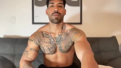 Snapshot of myke_esthetic chatting on January 14, 2:50 am Myke esthetic online show from January 14, 2:50 am