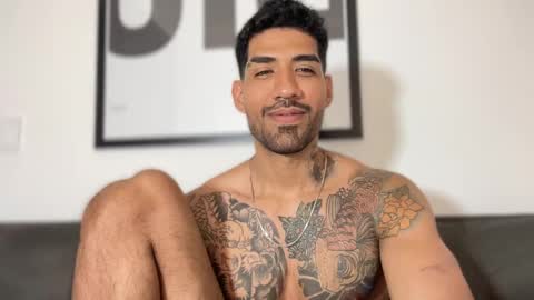 Snapshot of myke_esthetic chatting on January 26, 2:03 am Myke esthetic online show from January 26, 2:03 am