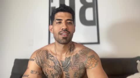 Snapshot of myke_esthetic chatting on January 27, 12:22 am Myke esthetic online show from January 27, 12:22 am