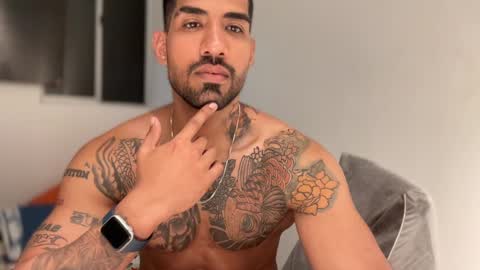 Snapshot of myke_esthetic chatting on February 13, 3:18 am Myke esthetic online show from February 13, 3:18 am