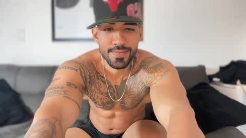 Snapshot of myke_esthetic chatting on February 22, 4:07 am Myke esthetic online show from February 22, 4:07 am