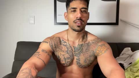 Snapshot of myke_esthetic chatting on September 24, 6:39 am Myke esthetic online show from September 24, 6:39 am