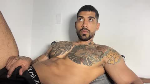 Snapshot of myke_esthetic chatting on October 15, 5:51 am Myke esthetic online show from October 15, 5:51 am